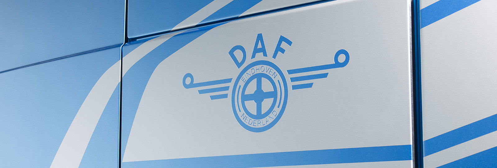 DAF-XF-Anniversary-striping-90-years-of-DAF-thumb
